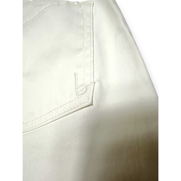 BEBE Optic White Skinny Jeans With zipper Details Size 29 - Picture 11 of 15